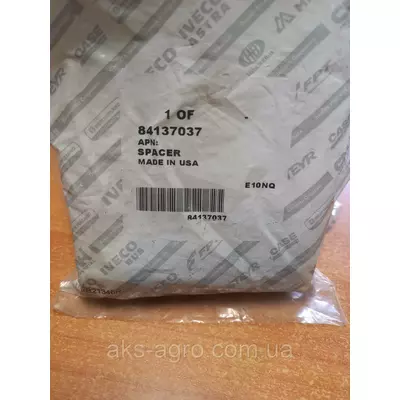 Втулка проставальна зернової жниварки 84137037 CNH